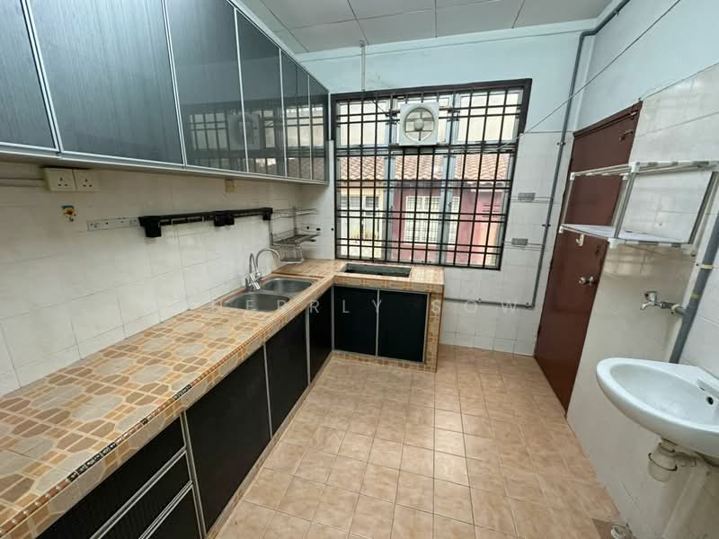 1-storey Terraced House for Sale in Bandar Uda Utama (Johor Bahru) - Sherrly Sow - Kitchen - PropertyGuru.com.my