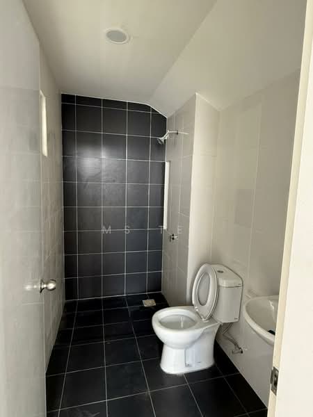 Rumah Teres 2 Tingkat untuk Disewa di Eco Grandeur (Puncak Alam) - Ms Teh - Bathroom - PropertyGuru.com.my