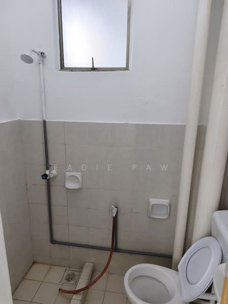 Apartment for Rent at Pangsapuri Lagoon Perdana - Eadie Paw - Bathroom - PropertyGuru.com.my