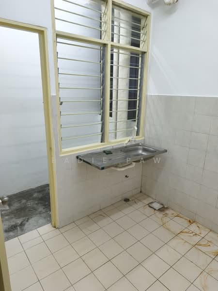 Apartment for Rent at Pangsapuri Lagoon Perdana - Eadie Paw - Kitchen - PropertyGuru.com.my