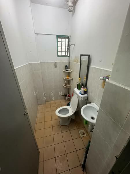 Pangsapuri untuk Dijual di Sri Ros Apartment - Masnizah Arifin - Bathroom - PropertyGuru.com.my