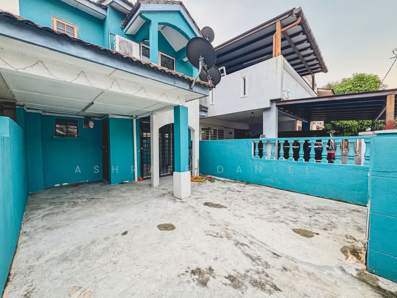 Rumah Teres untuk Disewa di Bandar Country Homes (Rawang) - Ashraff Daniel - Exterior - PropertyGuru.com.my