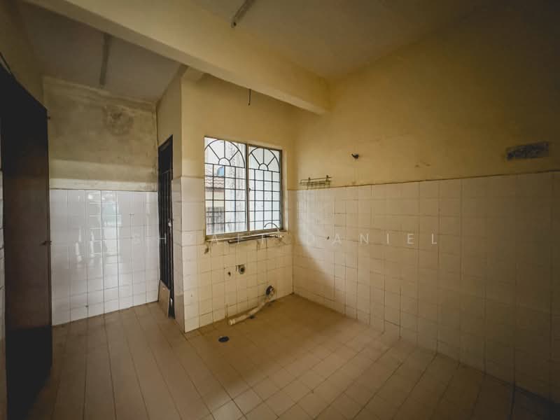Rumah Teres untuk Disewa di Bandar Country Homes (Rawang) - Ashraff Daniel - Kitchen - PropertyGuru.com.my