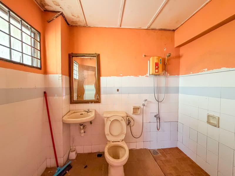2.5-storey Terraced House for Sale in Ampang Jaya (Ampang) - Aisyah Abdul Manap - Bathroom - PropertyGuru.com.my