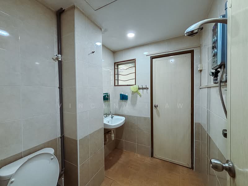 Rumah Teres 2 Tingkat untuk Dijual di Seksyen 11 (Kota Damansara) - Vincent Liaw - Bathroom - PropertyGuru.com.my