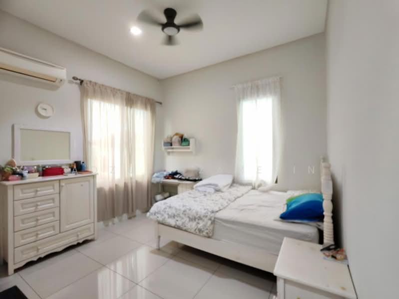 Rumah Berkembar untuk Dijual di Perdana College Heights (Mantin) - Adzura Zamedin - Bedroom - PropertyGuru.com.my