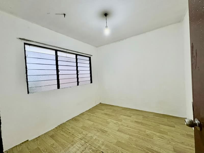 Rumah Flat untuk Dijual di Flat PKNS Seksyen 8 - Sariza Hartanah - Interior - PropertyGuru.com.my