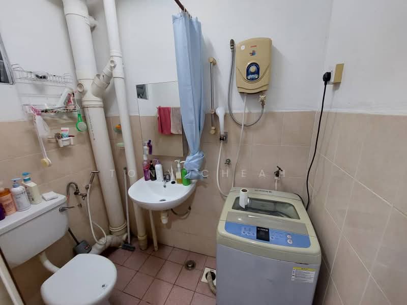 Apartment for Sale at Sri Impian Apartment - Tony Cheah - Bathroom - PropertyGuru.com.my