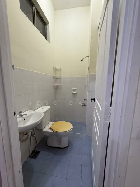 2-storey Terraced House for Rent in Taman Damansara Aliff (Tampoi) - Jessica Ma - Bathroom - PropertyGuru.com.my