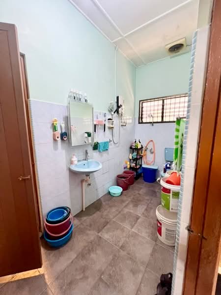 Semi-Detached House for Sale in Taman Century (Johor Bahru) - Yik Tat - PropertyGuru.com.my