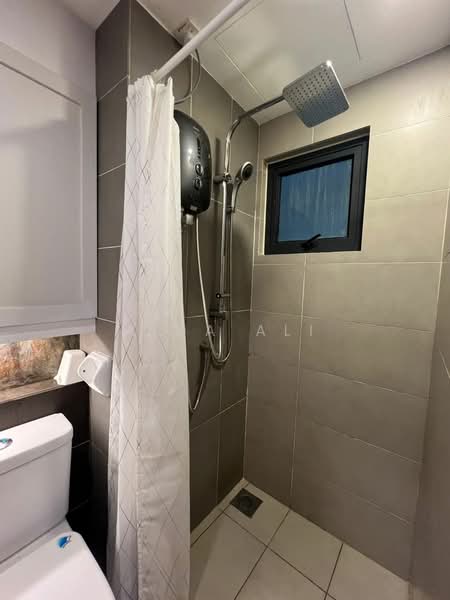 Servis Apartment untuk Disewa di Suria Residence - Aida Ali - Bathroom - PropertyGuru.com.my