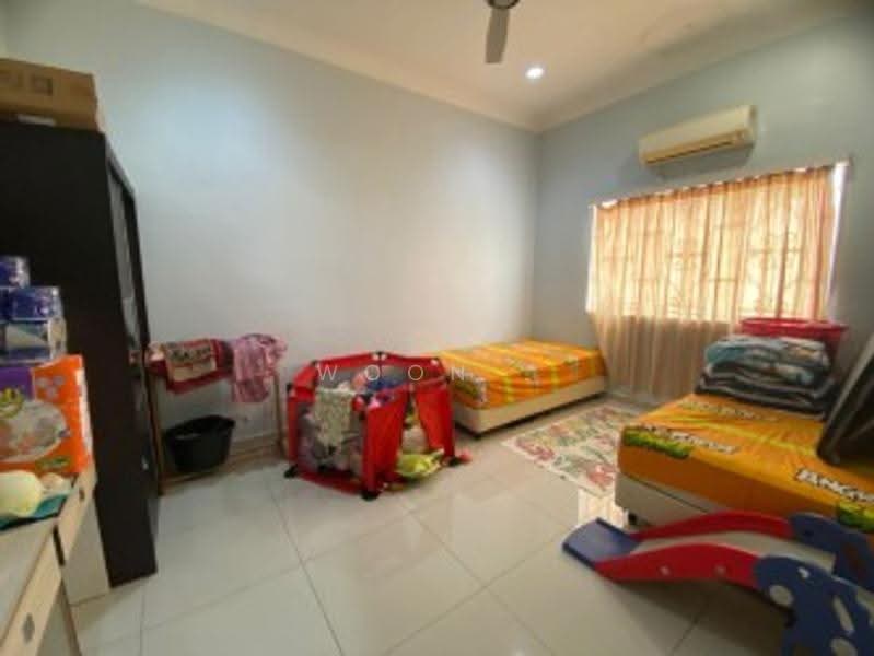 Bungalow House untuk Dijual di Taman Datuk Palembang (Bukit Baru) - Woon . - Bedroom - PropertyGuru.com.my