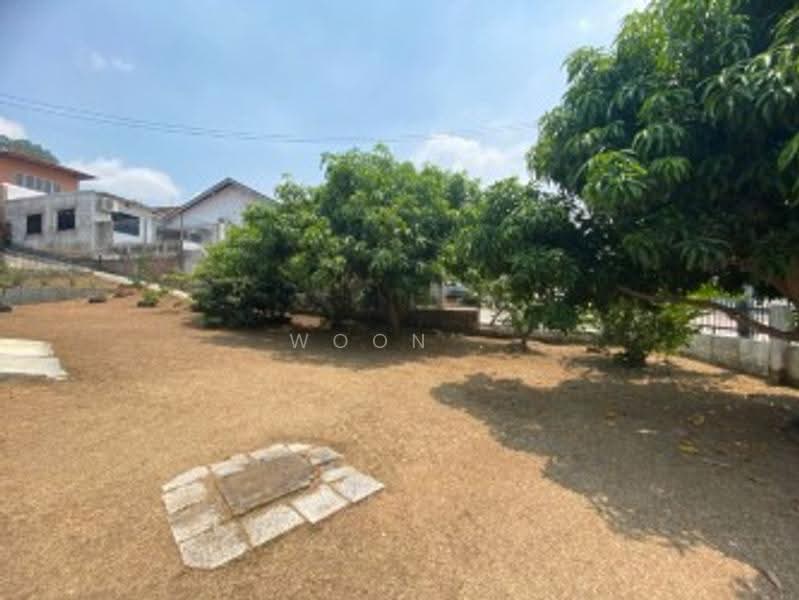 Bungalow House untuk Dijual di Taman Datuk Palembang (Bukit Baru) - Woon . - Garden - PropertyGuru.com.my