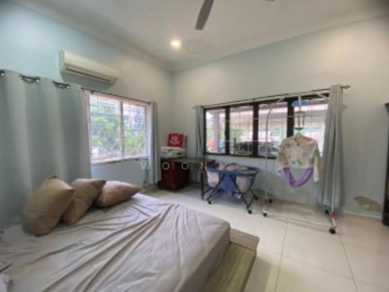 Bungalow House untuk Dijual di Taman Datuk Palembang (Bukit Baru) - Woon . - Bedroom - PropertyGuru.com.my