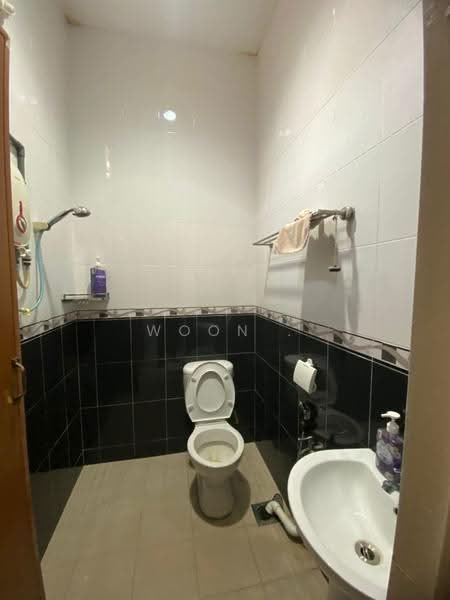 Bungalow House untuk Dijual di Taman Datuk Palembang (Bukit Baru) - Woon . - Bathroom - PropertyGuru.com.my