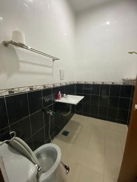 Bungalow House untuk Dijual di Taman Datuk Palembang (Bukit Baru) - Woon . - Bathroom - PropertyGuru.com.my