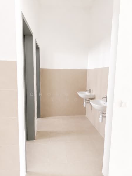 Shop for Rent in Bandar Rimbayu (Telok Panglima Garang) - Chong Hui Ying - Bathroom - PropertyGuru.com.my
