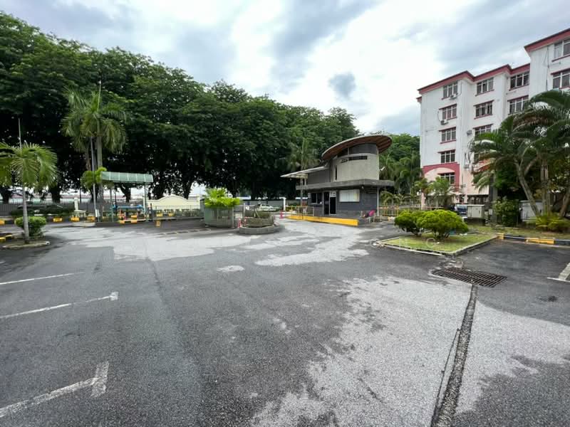 Pangsapuri untuk Dijual di Subang Perdana Goodyear Court 10 - Pauline Chong - Exterior - PropertyGuru.com.my