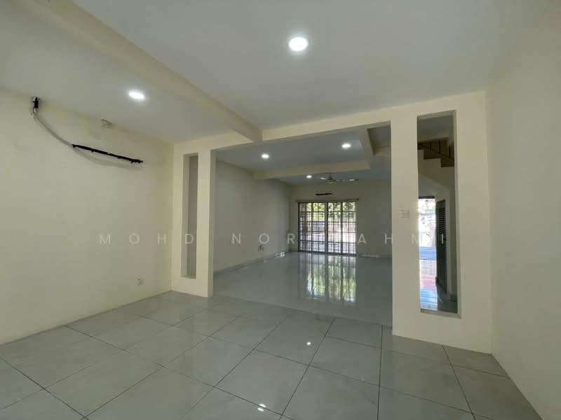 Rumah Teres 2 Tingkat untuk Dijual di Hulu Langat (Selangor) - Mohd Nor Fahmi - Living Room - PropertyGuru.com.my