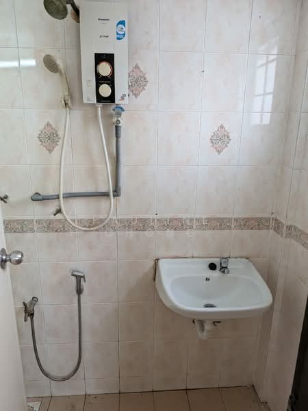 Pangsapuri untuk Dijual di Subang Perdana Goodyear Court 10 - Pauline Chong - Bathroom - PropertyGuru.com.my