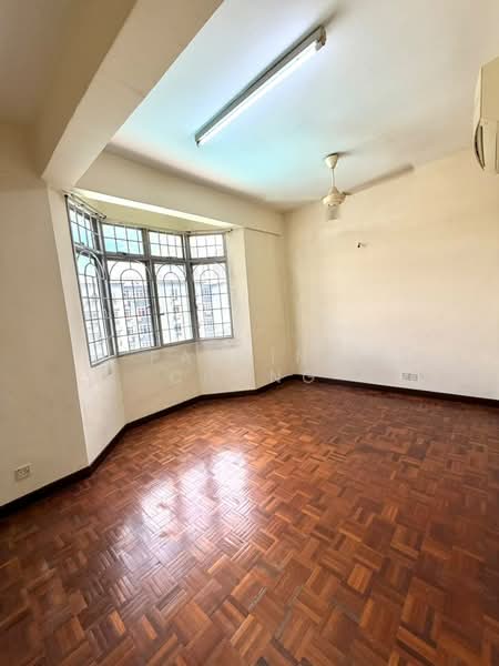 Pangsapuri untuk Dijual di Subang Perdana Goodyear Court 10 - Pauline Chong - Living Room - PropertyGuru.com.my