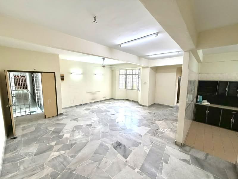 Pangsapuri untuk Dijual di Subang Perdana Goodyear Court 10 - Pauline Chong - Living Room - PropertyGuru.com.my