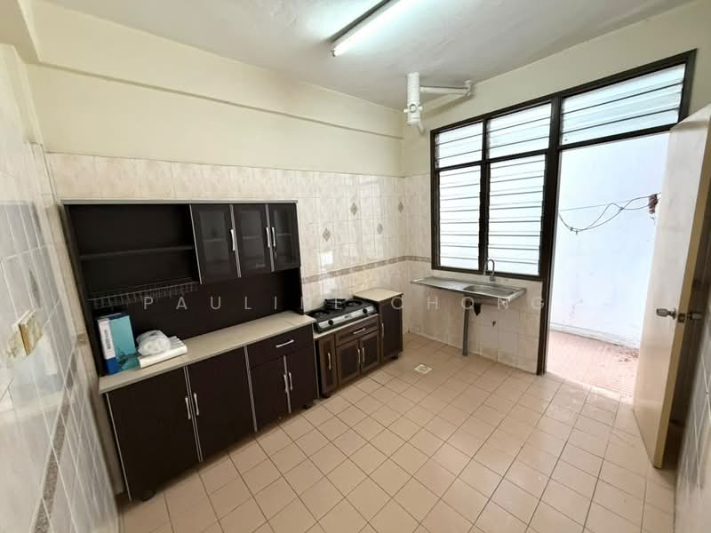 Pangsapuri untuk Dijual di Subang Perdana Goodyear Court 10 - Pauline Chong - Kitchen - PropertyGuru.com.my