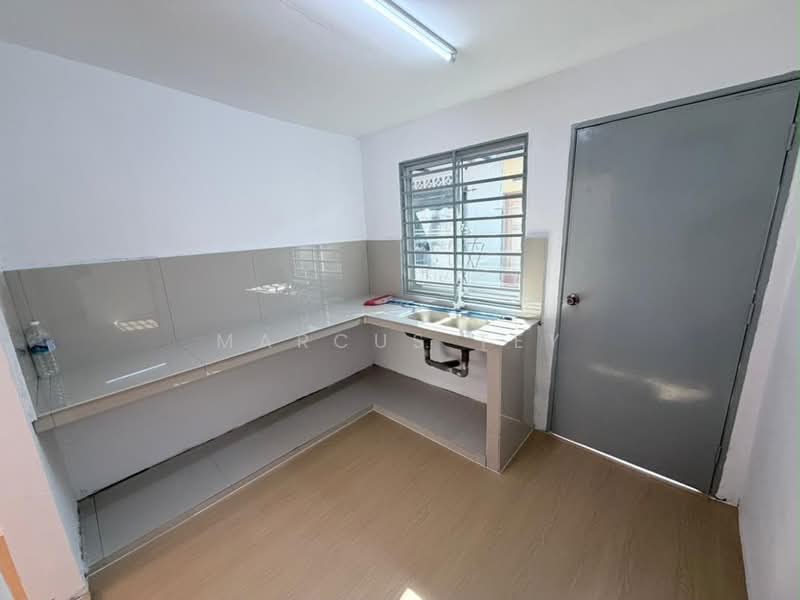 Rumah Teres 1-Tingkat untuk Dijual di Taman Kesang Baru (Kesang) - Marcus Tey - Kitchen - PropertyGuru.com.my