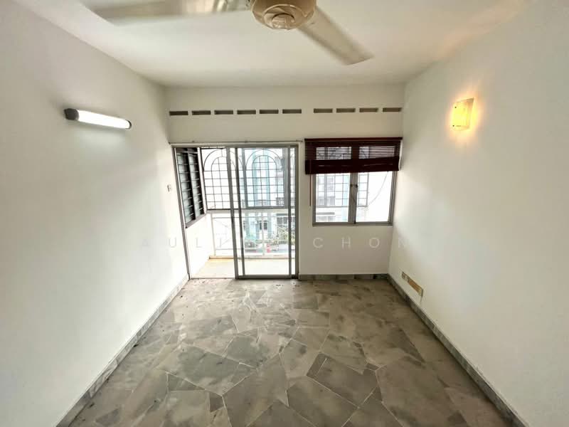 Pangsapuri untuk Dijual di Subang Perdana Goodyear Court 6 - Pauline Chong - Balcony - PropertyGuru.com.my
