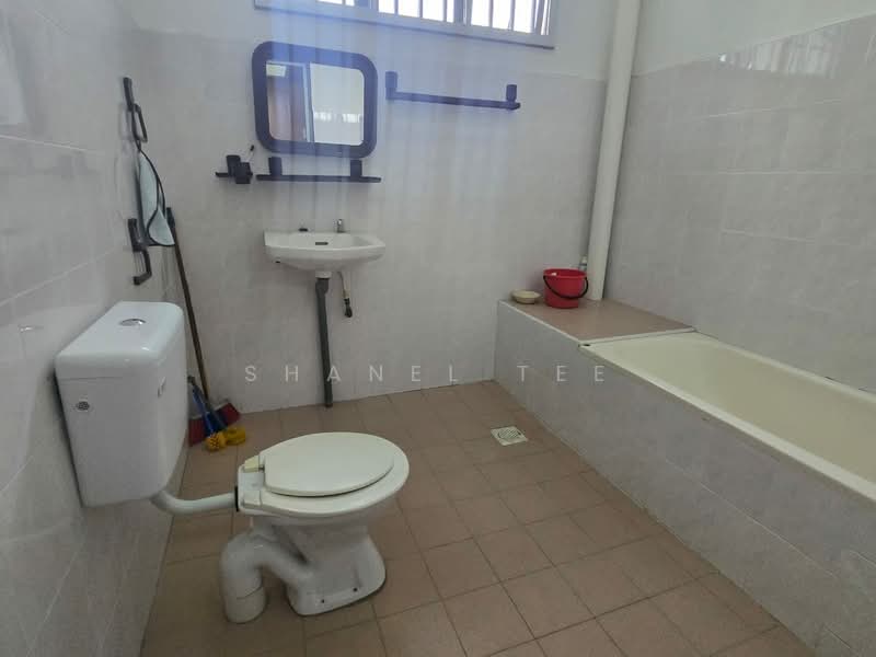 Bungalow for Sale in Taman Sri Kluang (Kluang) - Shanel Tee - Bathroom - PropertyGuru.com.my