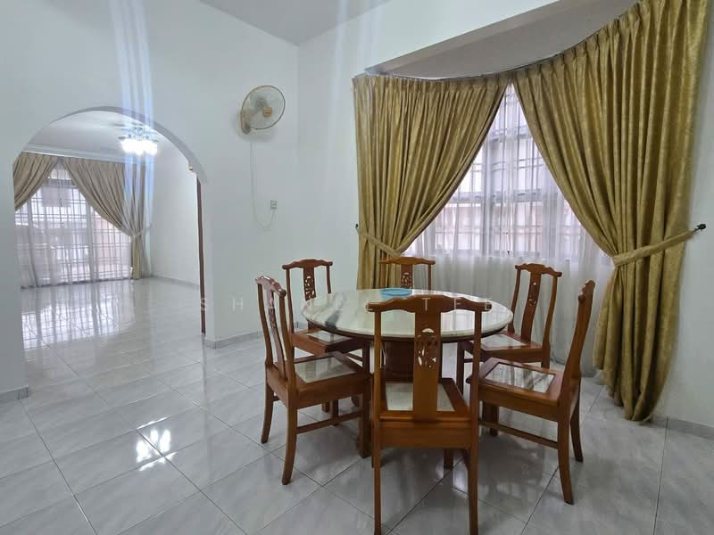 Bungalow for Sale in Taman Sri Kluang (Kluang) - Shanel Tee - Dining Room - PropertyGuru.com.my