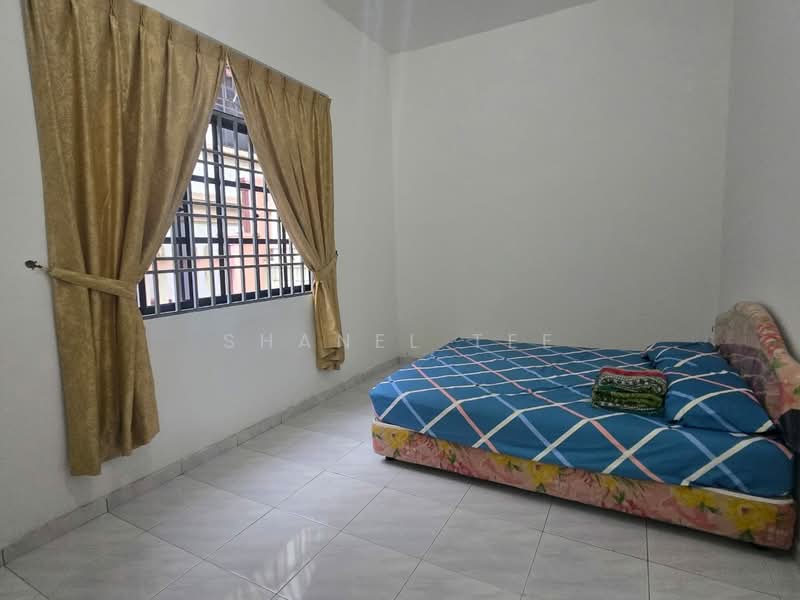 Bungalow for Sale in Taman Sri Kluang (Kluang) - Shanel Tee - Bedroom - PropertyGuru.com.my