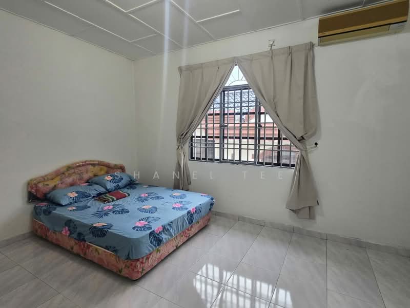 Bungalow for Sale in Taman Sri Kluang (Kluang) - Shanel Tee - Bedroom - PropertyGuru.com.my