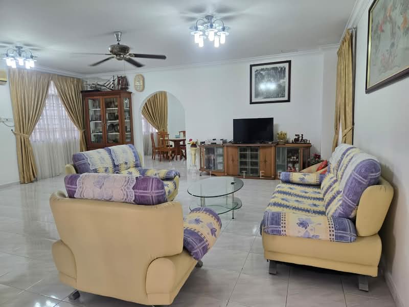 Bungalow for Sale in Taman Sri Kluang (Kluang) - Shanel Tee - Living Room - PropertyGuru.com.my