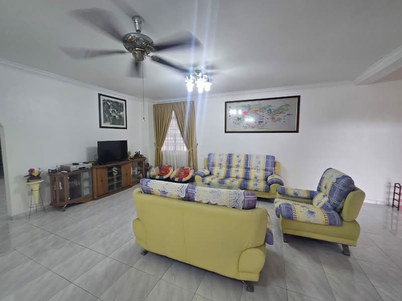 Bungalow for Sale in Taman Sri Kluang (Kluang) - Shanel Tee - Living Room - PropertyGuru.com.my