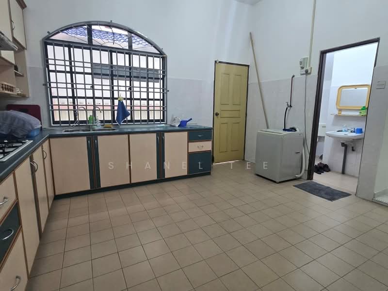 Bungalow for Sale in Taman Sri Kluang (Kluang) - Shanel Tee - Kitchen - PropertyGuru.com.my