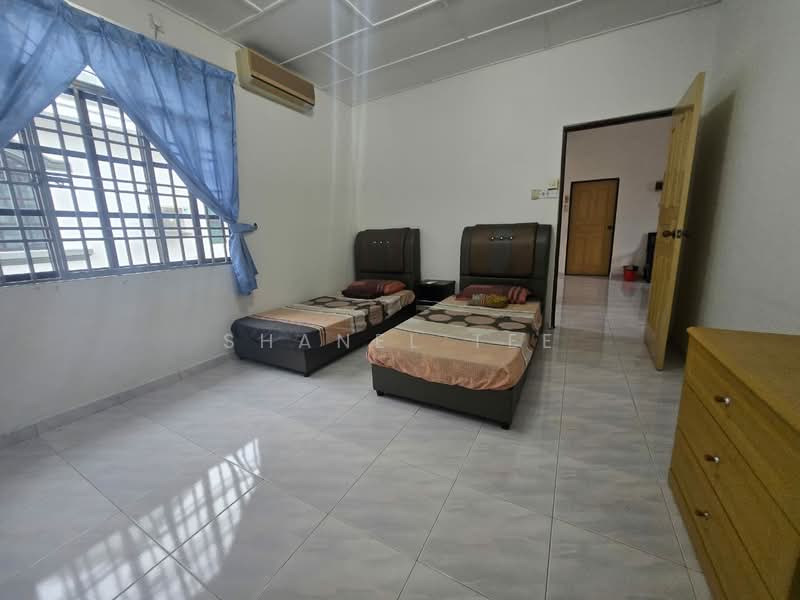 Bungalow for Sale in Taman Sri Kluang (Kluang) - Shanel Tee - Bedroom - PropertyGuru.com.my