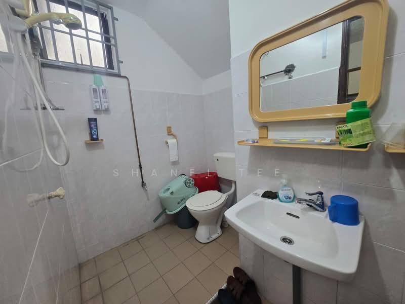 Bungalow for Sale in Taman Sri Kluang (Kluang) - Shanel Tee - Bathroom - PropertyGuru.com.my