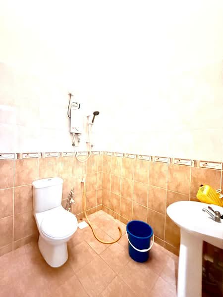 1-storey Terraced House for Rent in Kluang (Johor) - Shanel Tee - Bathroom - PropertyGuru.com.my