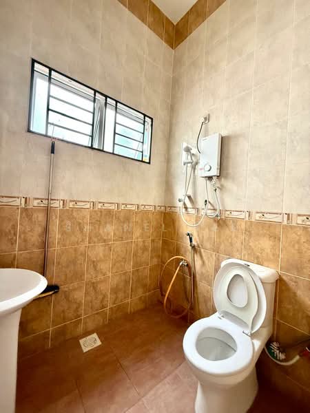 1-storey Terraced House for Rent in Kluang (Johor) - Shanel Tee - Bathroom - PropertyGuru.com.my