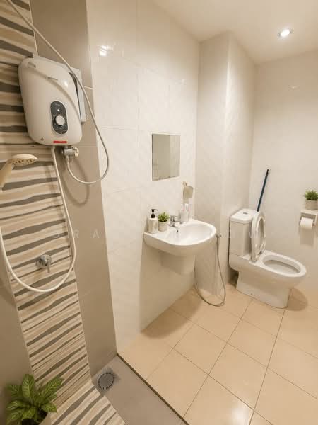 Condominium for Rent at The Zest @ Kinrara 9 - Grayson Low - Bathroom - PropertyGuru.com.my