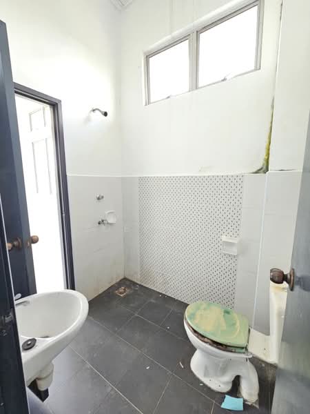 Semi-Detached House for Sale in Kota Masai (Pasir Gudang) - Zoey Lee - Bathroom - PropertyGuru.com.my