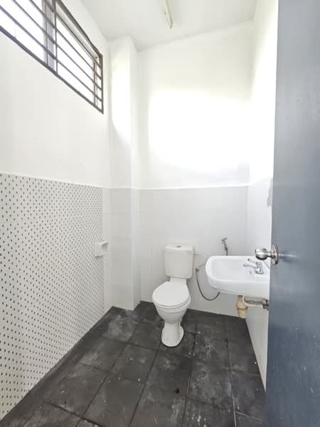 Semi-Detached House for Sale in Kota Masai (Pasir Gudang) - Zoey Lee - Bathroom - PropertyGuru.com.my