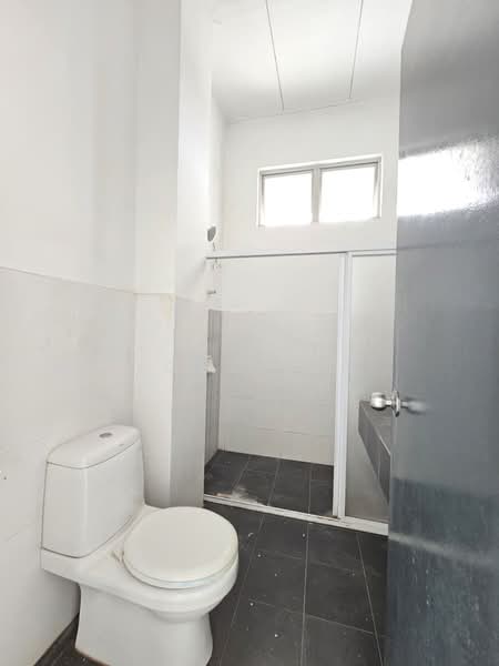 Semi-Detached House for Sale in Kota Masai (Pasir Gudang) - Zoey Lee - Bathroom - PropertyGuru.com.my