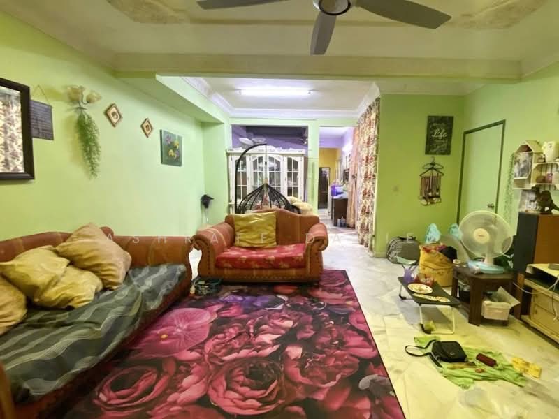 Rumah Teres 1.5 Tingkat untuk Dijual di Bandar Tasik Puteri (Rawang) - Ashraff Daniel - Living Room - PropertyGuru.com.my