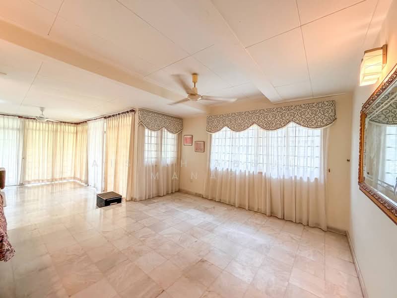 Rumah Banglo untuk Dijual di Kelana Jaya (Petaling Jaya) - Aisyah Abdul Manap - Living Room - PropertyGuru.com.my