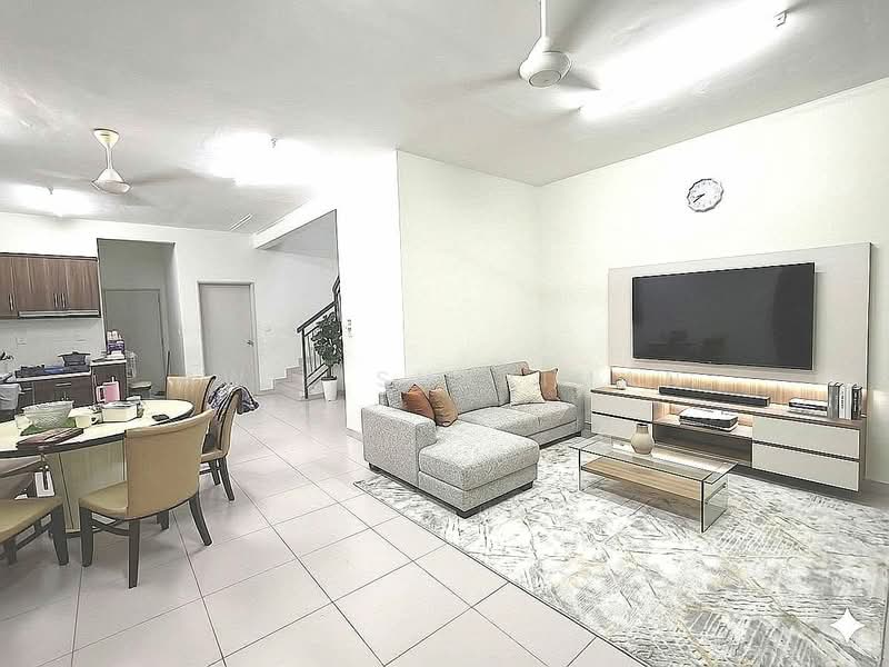 Rumah Kluster untuk Dijual di Shah Alam (Selangor) - Awie Shariman - Living Room - PropertyGuru.com.my