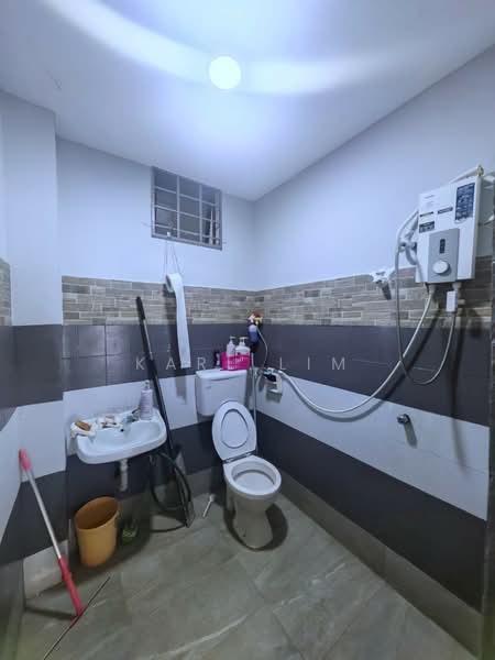 Rumah Teres 2 Tingkat untuk Dijual di Taman Megah Ria (Masai) - Karl Lim - Bathroom - PropertyGuru.com.my