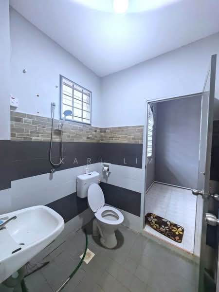 Rumah Teres 2 Tingkat untuk Dijual di Taman Megah Ria (Masai) - Karl Lim - Bathroom - PropertyGuru.com.my