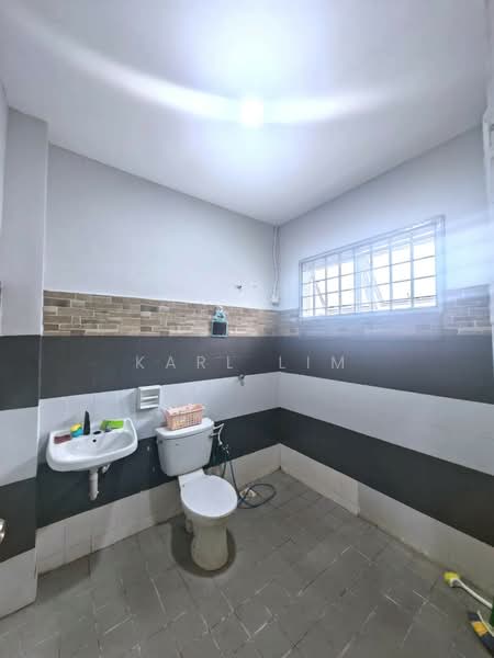 Rumah Teres 2 Tingkat untuk Dijual di Taman Megah Ria (Masai) - Karl Lim - Bathroom - PropertyGuru.com.my